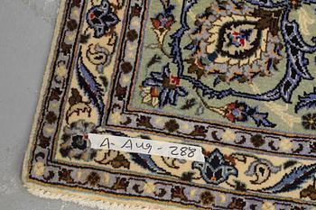 A carpet, Kashan, ca 474 x 320 cm.