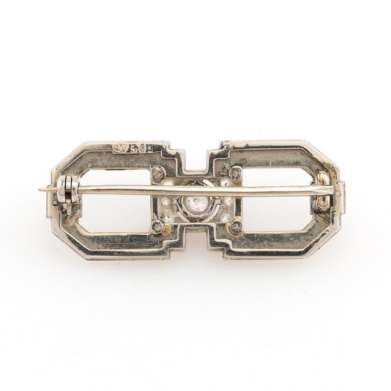 Brooch Art Deco 14K white gold with old-cut diamonds.