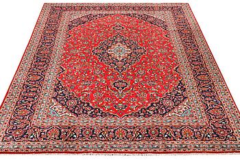A Kashan carpet, a. 360 x 245 cm.