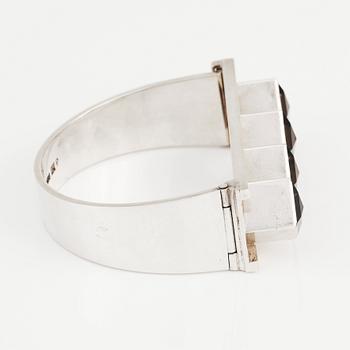 Sigurd Persson, armring, Stockholm 1963, sterling silver, delvis förgyllt och rökcitrin, smed Peter Schmitt.