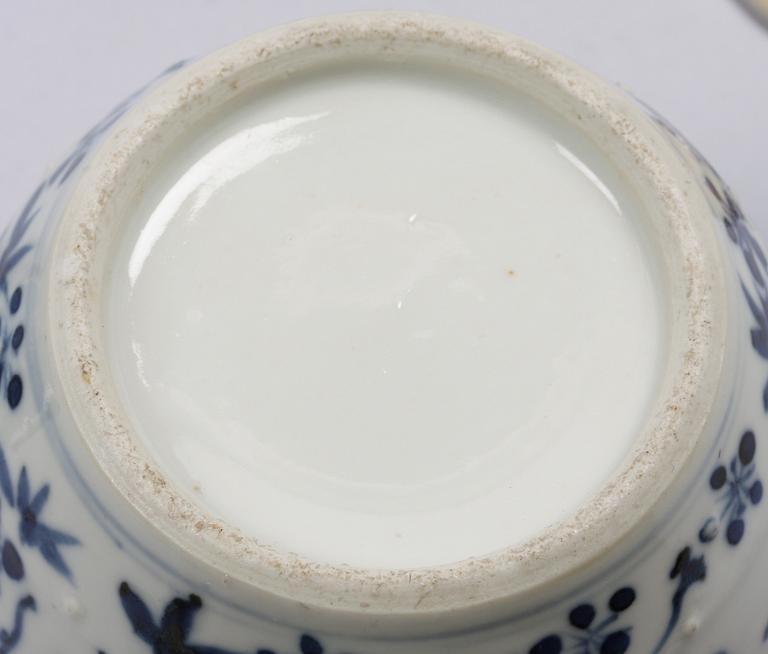PARTI KINESISKT PORSLIN, 4 delar, Kina, Qing.