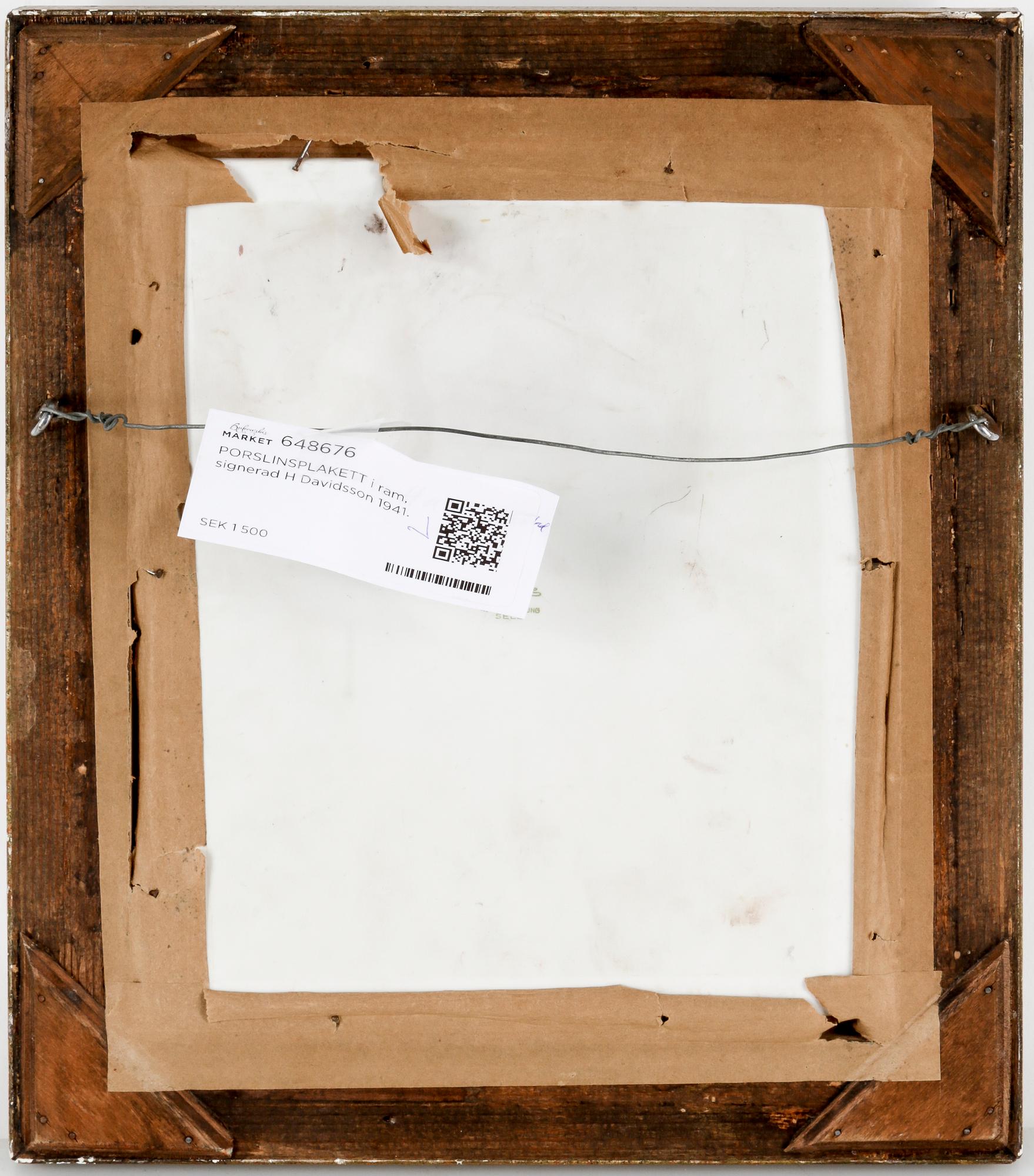 PORSLINSPLAKETT i ram, signerad H Davidsson 1941.