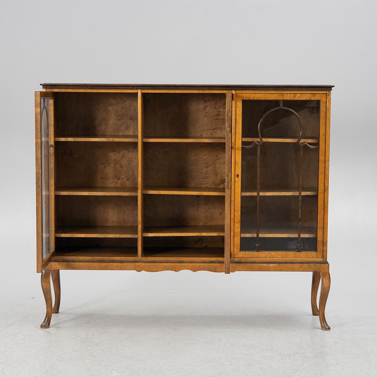 Bokskåp, 1900-talets första hälft.