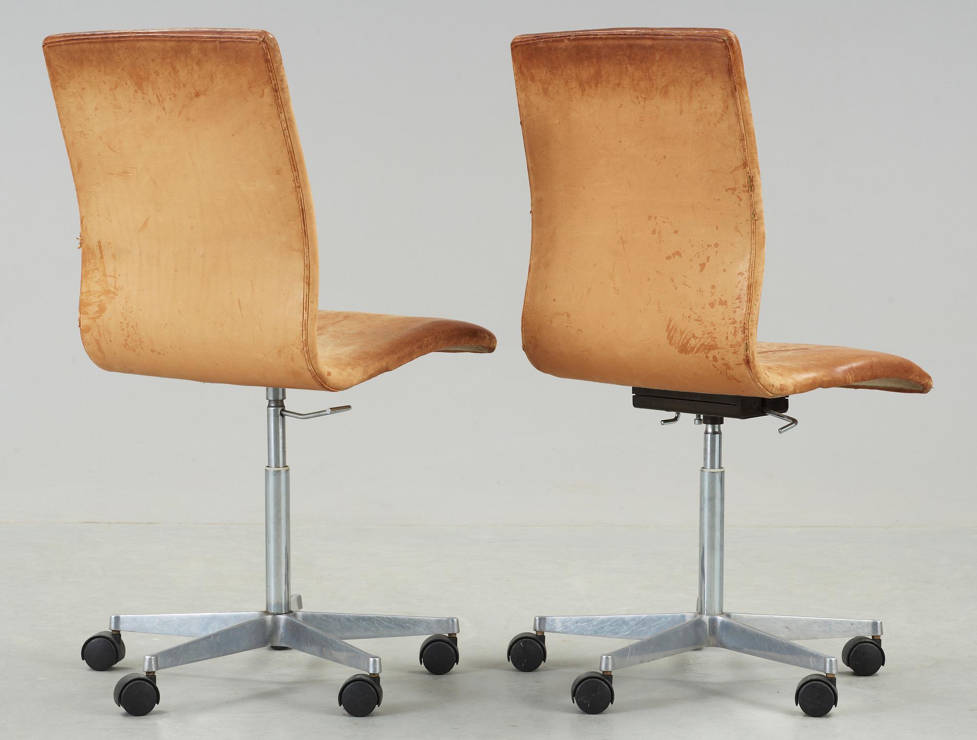 STOLAR, ett par, "Oxford", Arne Jacobsen, Fritz Hansen, Danmark, 1980-tal.