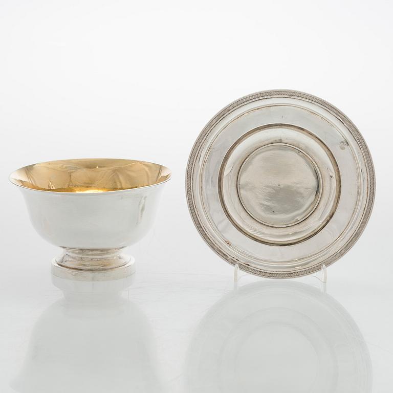 A Swedish parcel-gilt sauceboat, Johan Petter Hedman, Norrköping 1833.