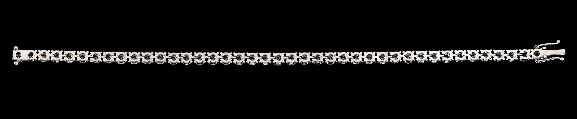 ARMBAND, 18K vitguld, briljantslipade diamanter tot ca 12.03 ct. Vikt ca 18 g.