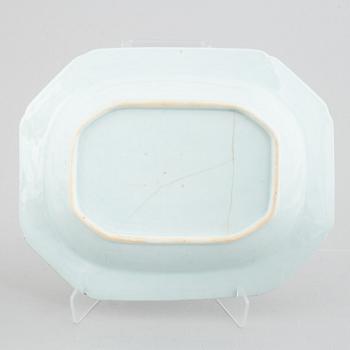 Terrin med lock och fat, kompaniporslin, Kina, Qingdynastin, Qianlong (1736-95).