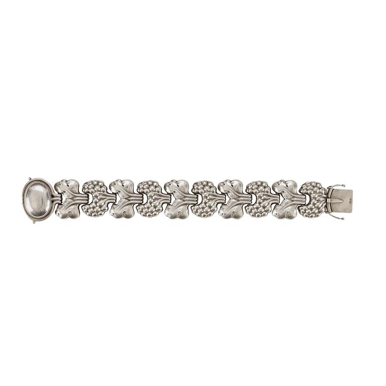 A Georg Jensen sterling bracelet, Copenhagen 1945-77.