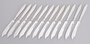 VILLE (WILHELM) PORTHAN, A set of 12 fruit knives, Vyborg 1914. In original box.