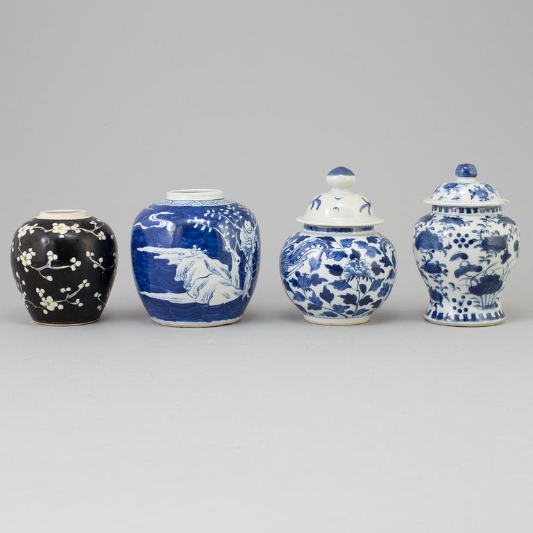 A set of four chinese porcelain jars, Qing dynasty, late 19th/early 20th century,