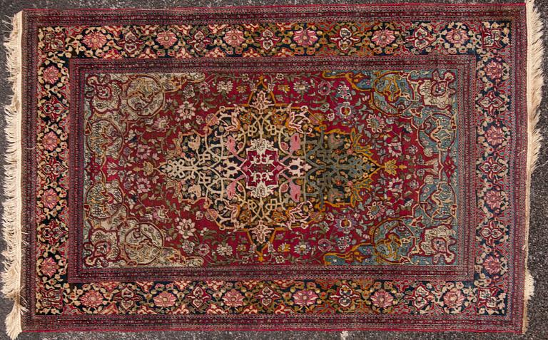 MATTA, semiantik, Isfahan. Ca 222 x 143 cm.