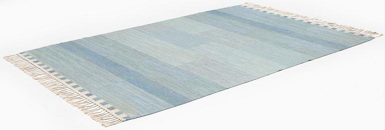 Marianne Richter, a carpet, "Muren ljusblå", flat weave, c 241 x 165 cm, signed AB MMF MR.