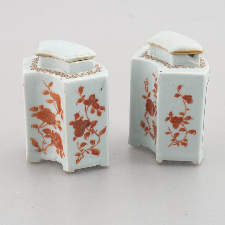 Two Chinese tea caddies with covers, Qing dynasty, early 18th century.