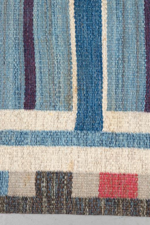 A carpet, flat weave, ca 300 x 194 cm, Sweden.