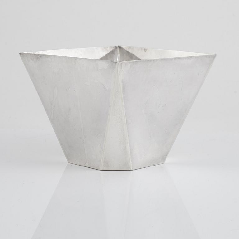 A sterling silver bowl, mark of Bo Klevert, Stcokholm 1992.