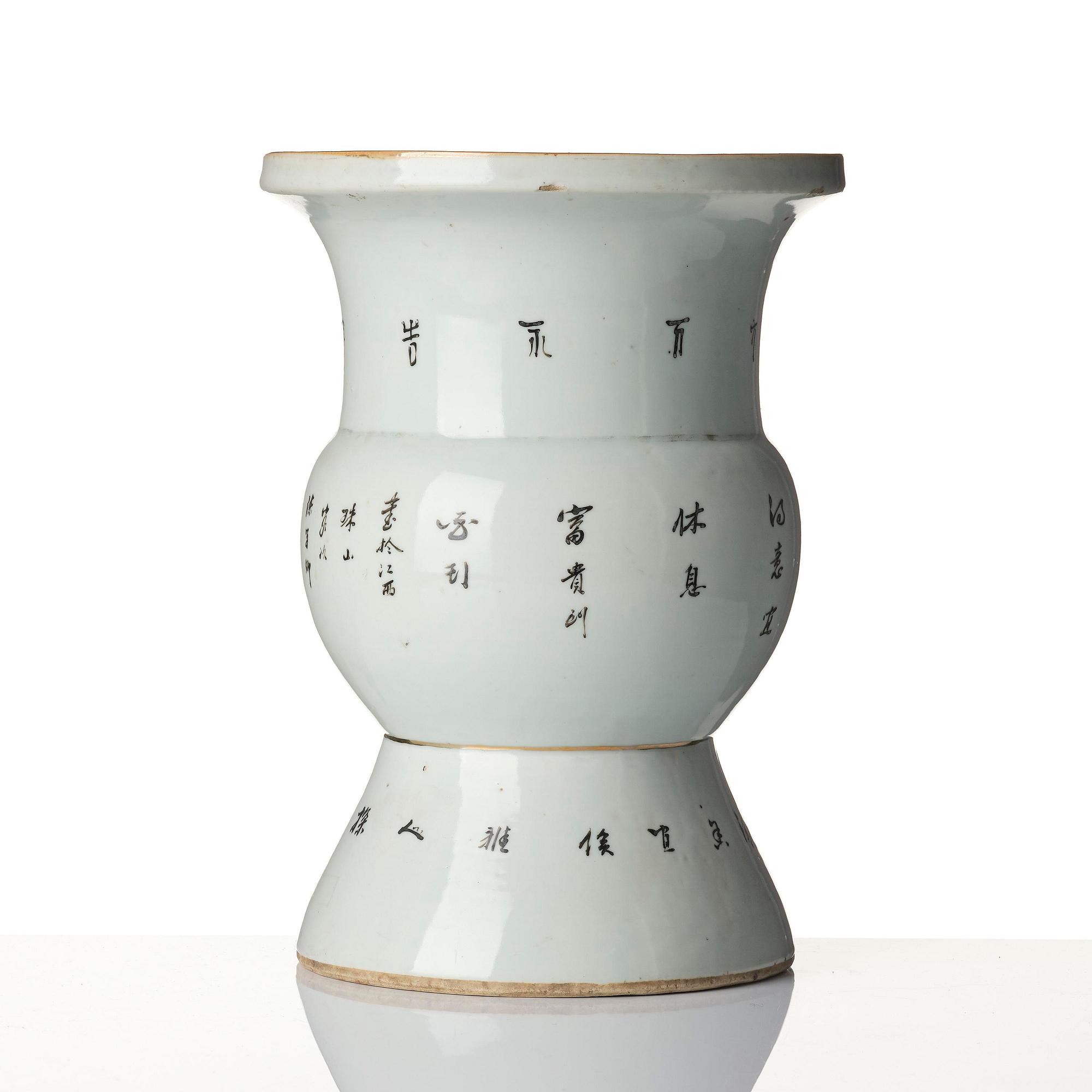 A famille rose vase, early 20th century.