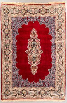 A semiantique Kashan carpet ca 347 x 258 cm.