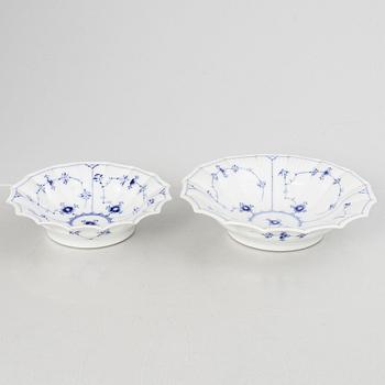 Royal copenhagen, servisdelar, 9 st, porslin, "Musselmalet" riflet, Danmark, delvis 1898-1923.