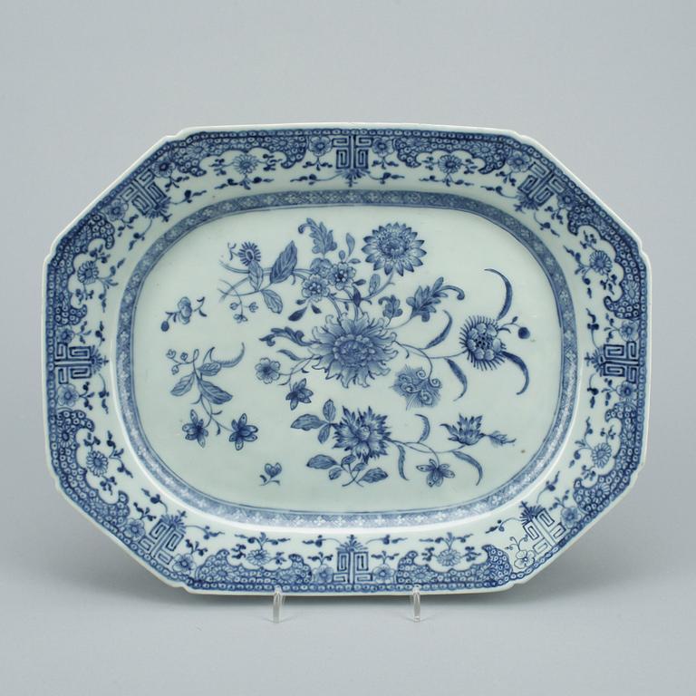 STEKFAT, porslin, Qingdynastin. Qianlong (1736-95).