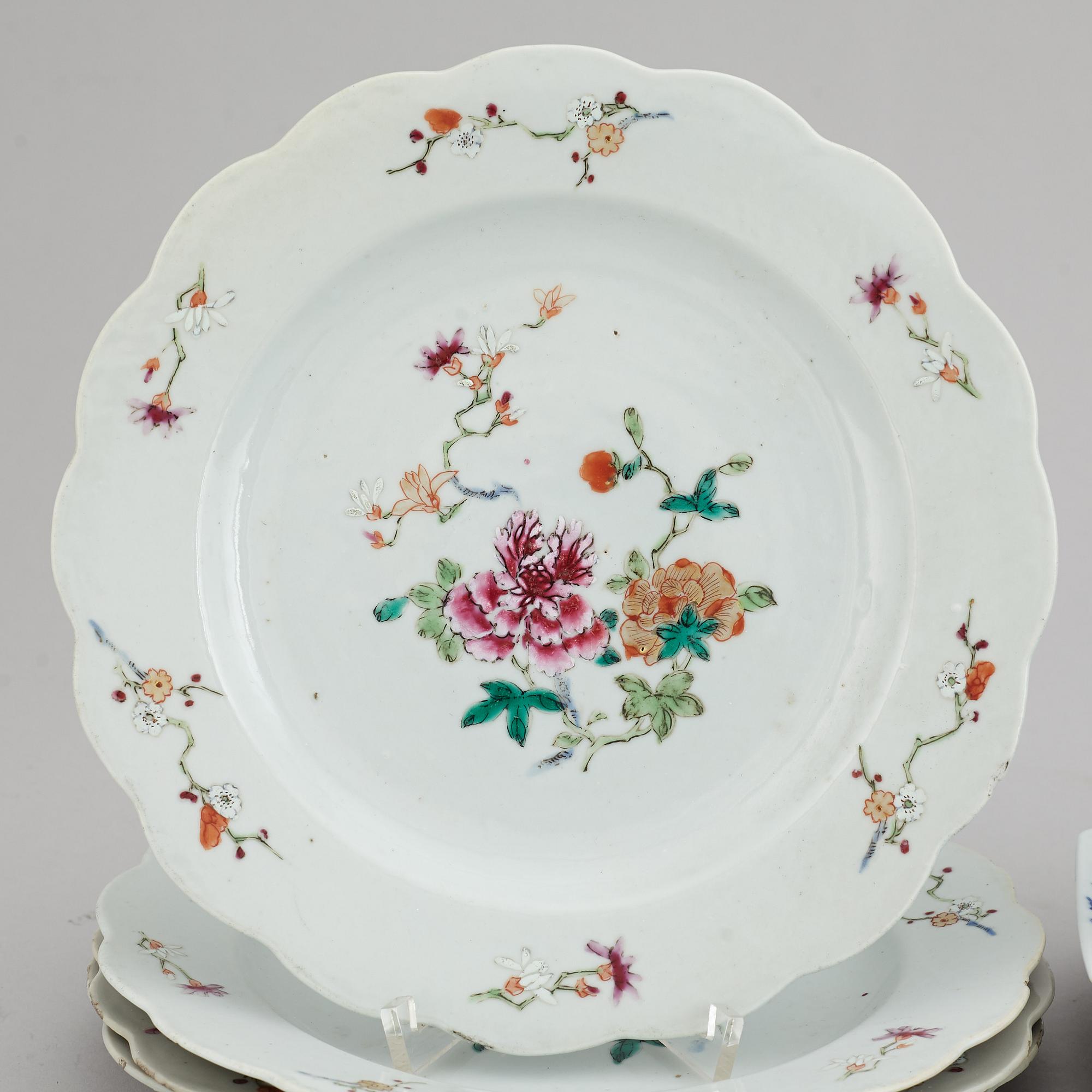 A set of eight (4-4) export plates, Qing dynasty, Qianlong (1736-95).