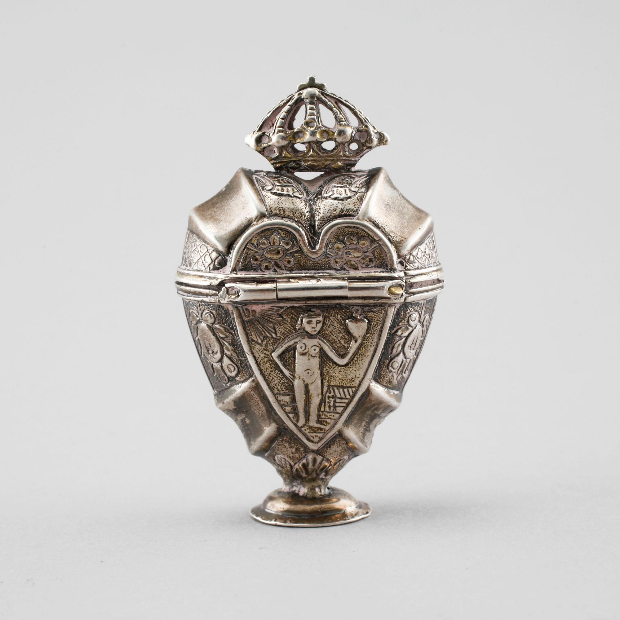 A Swedish 18th century parcel-gilt silver snuffbox, unmarked.