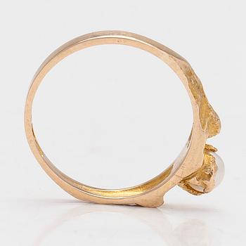 Björn Weckström,  ring, "Litet ord", 14K guld och odlad pärla. Lapponia 1965.