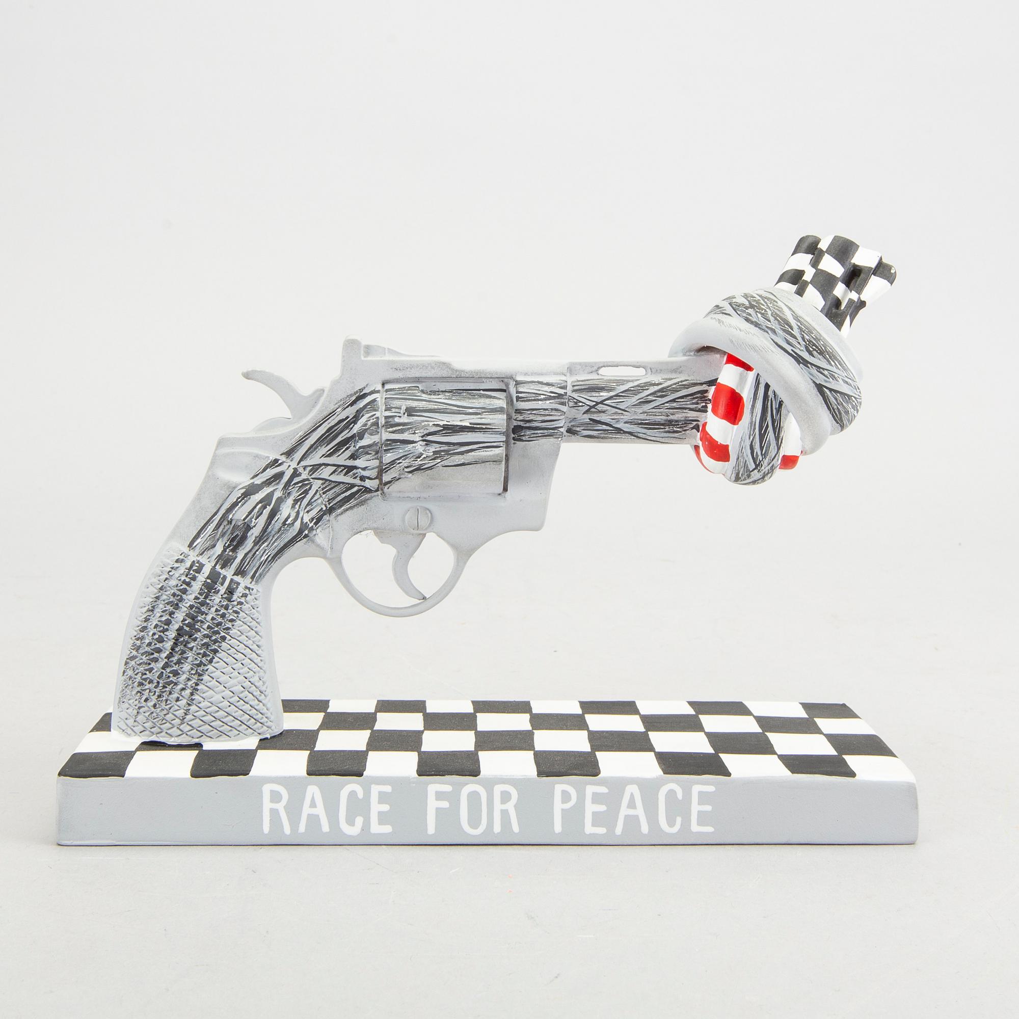 Carl Fredrik Reuterswärd, Non-Violence Project Foundation skulptur 2015.