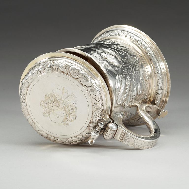 A Baltic 17th century parcel-gilt tankard, unidentified makers mark, Reval.