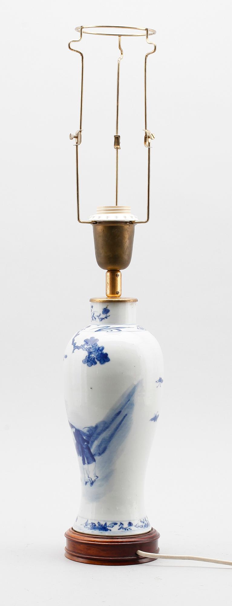 BORDSLAMPA, porslin, Kina, 1900-tal.