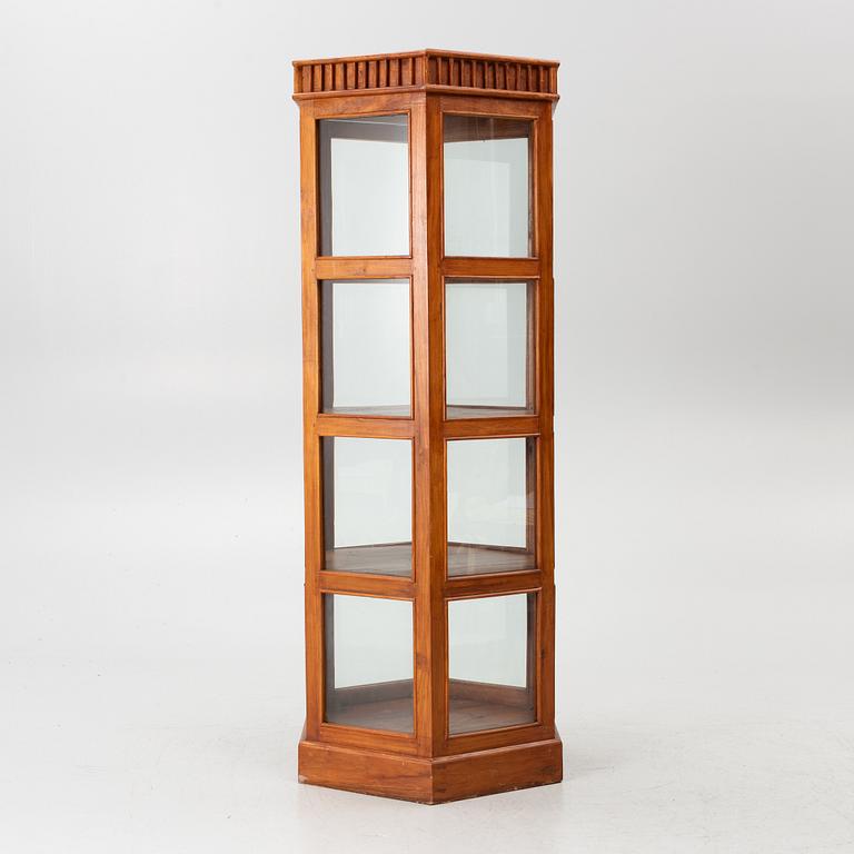 Display cabinet, 20th century.