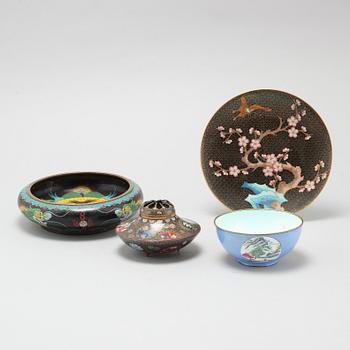 Four pieces of cloissonné, China and Japan, early 20th Century.