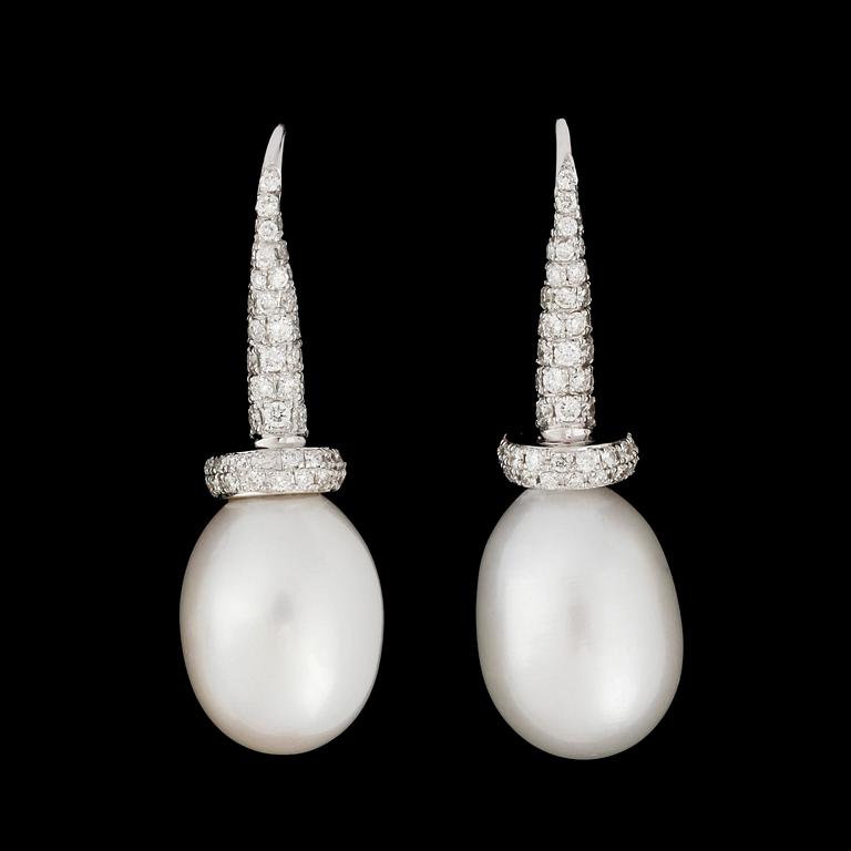 A pair of cultured fresh water pearl and brilliant cut diamond earrings, tot. 1.05 ct.