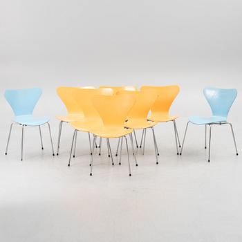 Arne Jacobsen, eight 'Series 7' chairs, Fritz Hansen, Denmark, 1973-76.