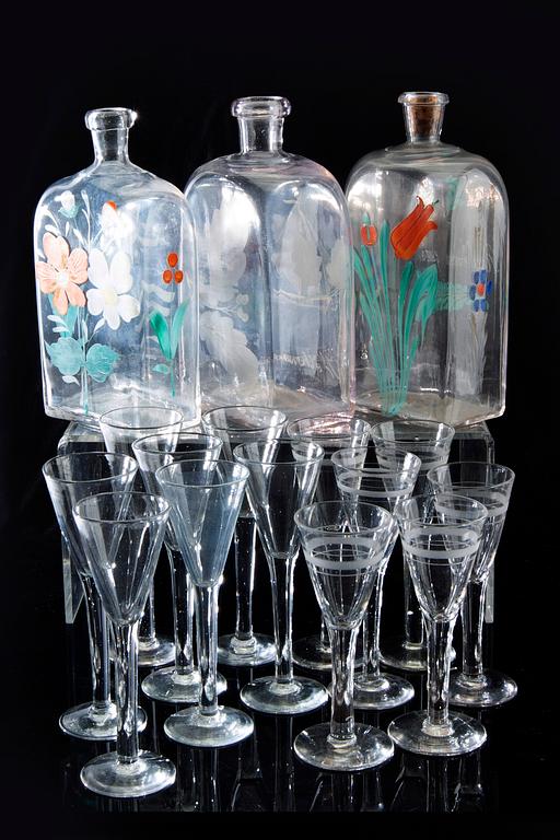 Snaspflaskor samt glas 7+11 st 1900-talets början.