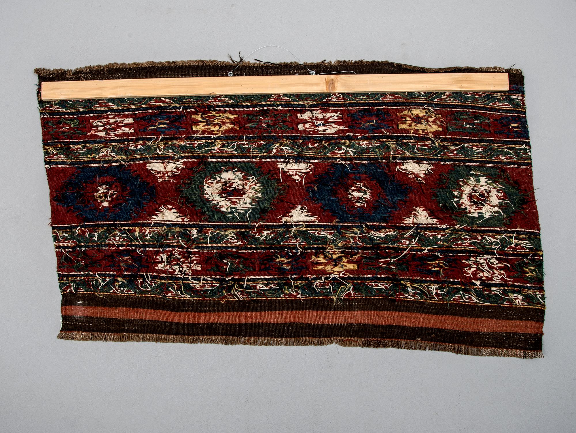 MATTA / TEXTIL, Soumak Nordvästra Iran, 1800-talets slut. Ca 120x70 cm.