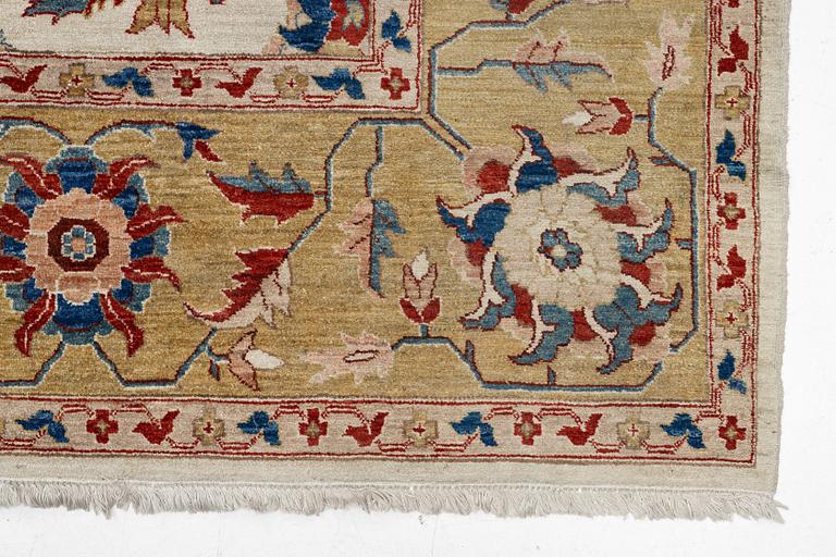 Ziegler Mahal carpet, modern, approx. 390 x 300 cm.