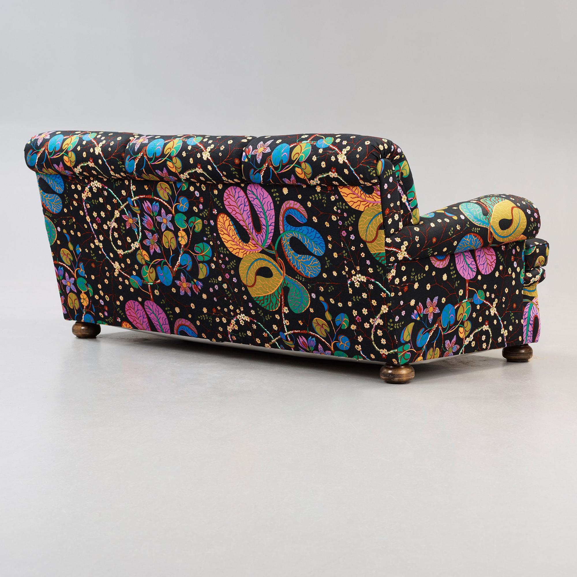 Josef Frank, A Josef Frank sofa, Svenskt Tenn.