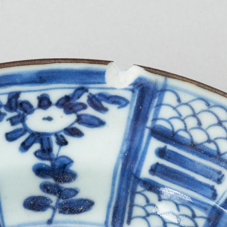 A group of 10 plates and a cover, Qing dynasty, 18th/19th Century. 4 of the plates cream ware, 19th Century.