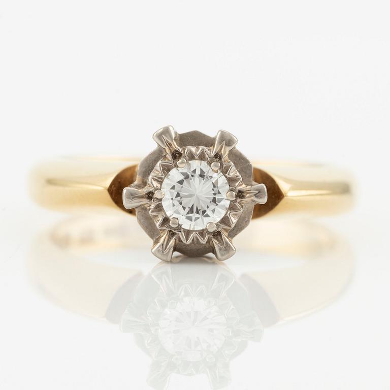Ring in 18K gold/white gold with a round brilliant-cut diamond.