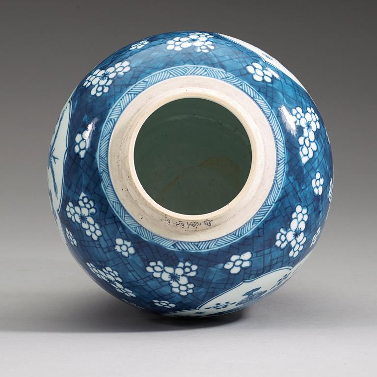 A blue and white jar, Qing dynasty, 18th Century.