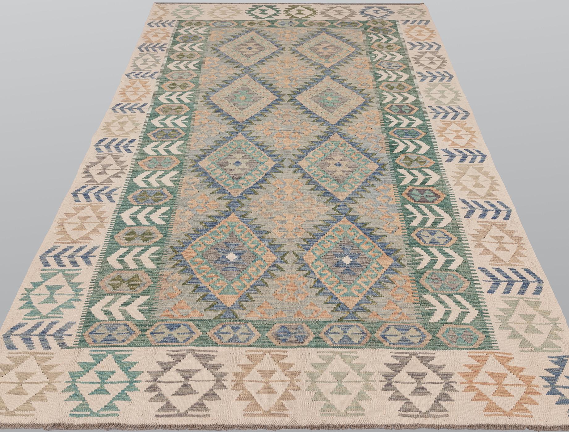 A Kilim rug, approx. 290 x 195 cm.