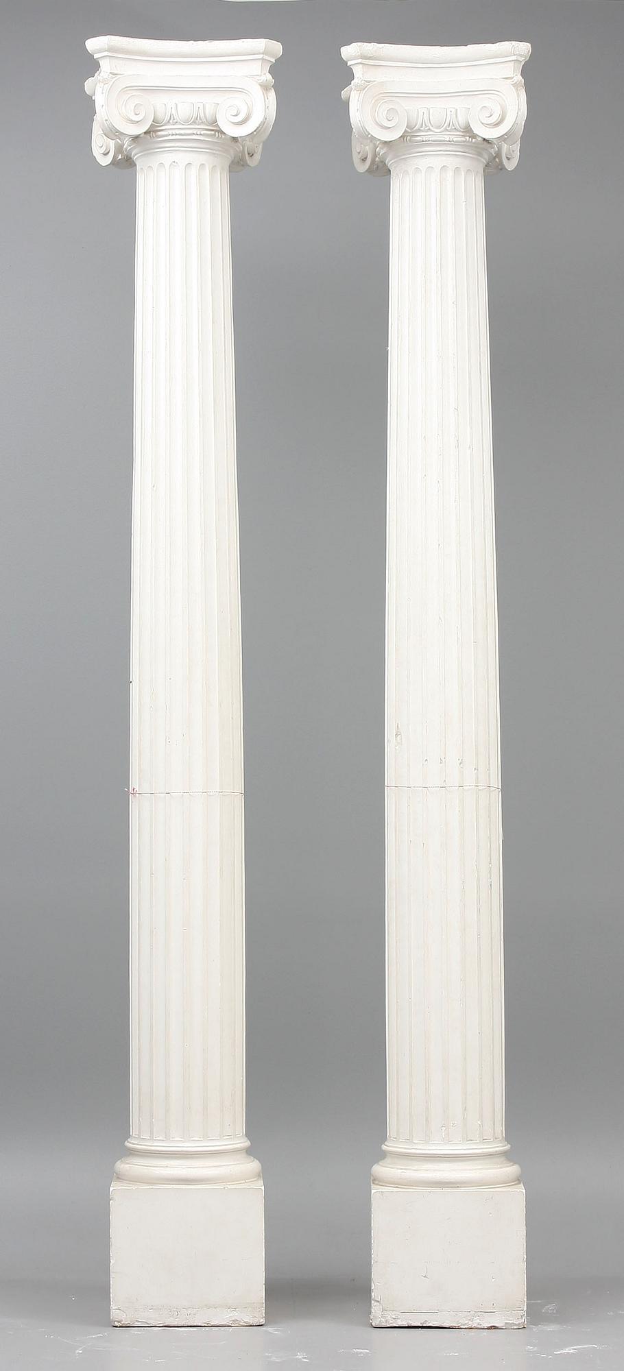 KOLONNER, ett par. Jonisk förebild. 1900-tal.