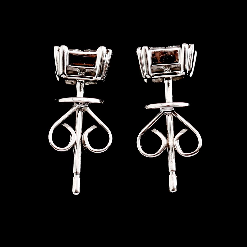 ÖRHÄNGEN, 1 par, 18 k vitguld, princesslipade diamanter tot 0.50 ct.
