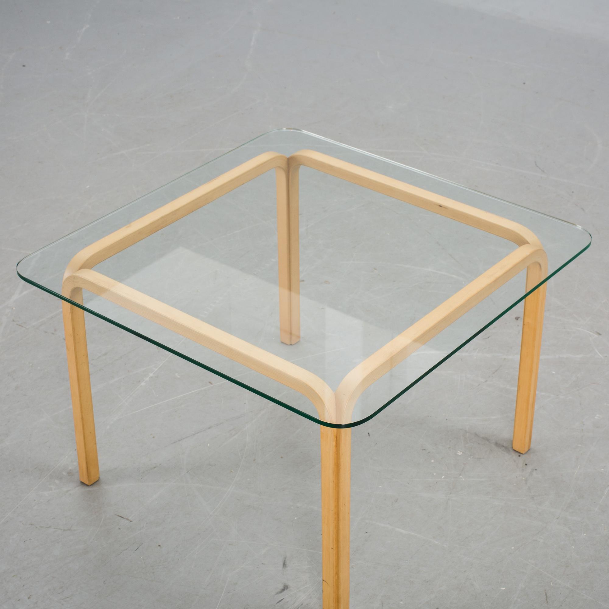 BORD, modell Y805A, Alvar Aalto, Artek.