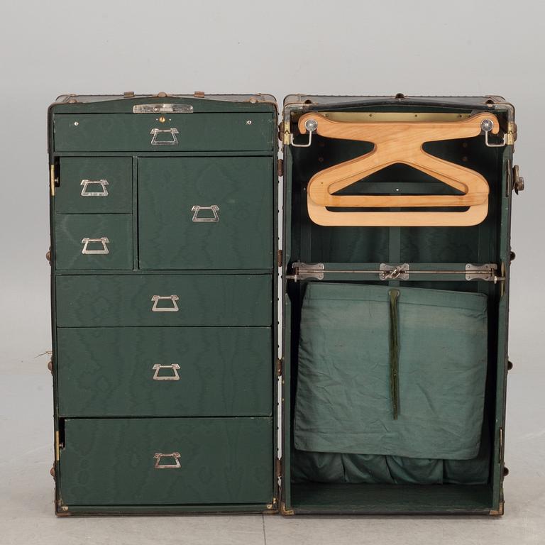 RESEGARDEROB, Mendel Wardrobe, 1900-talets första hälft.