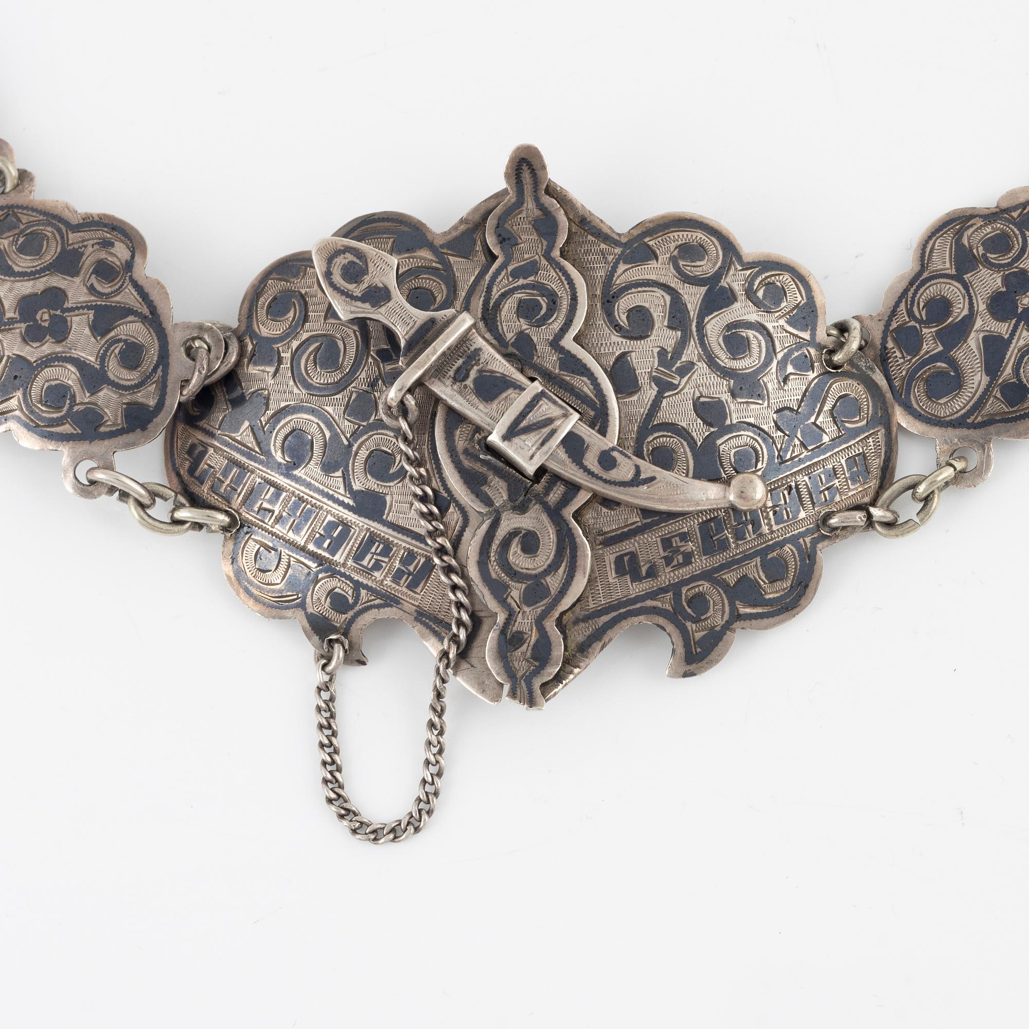 Skärp samt hänge, silver, omkring år 1900.