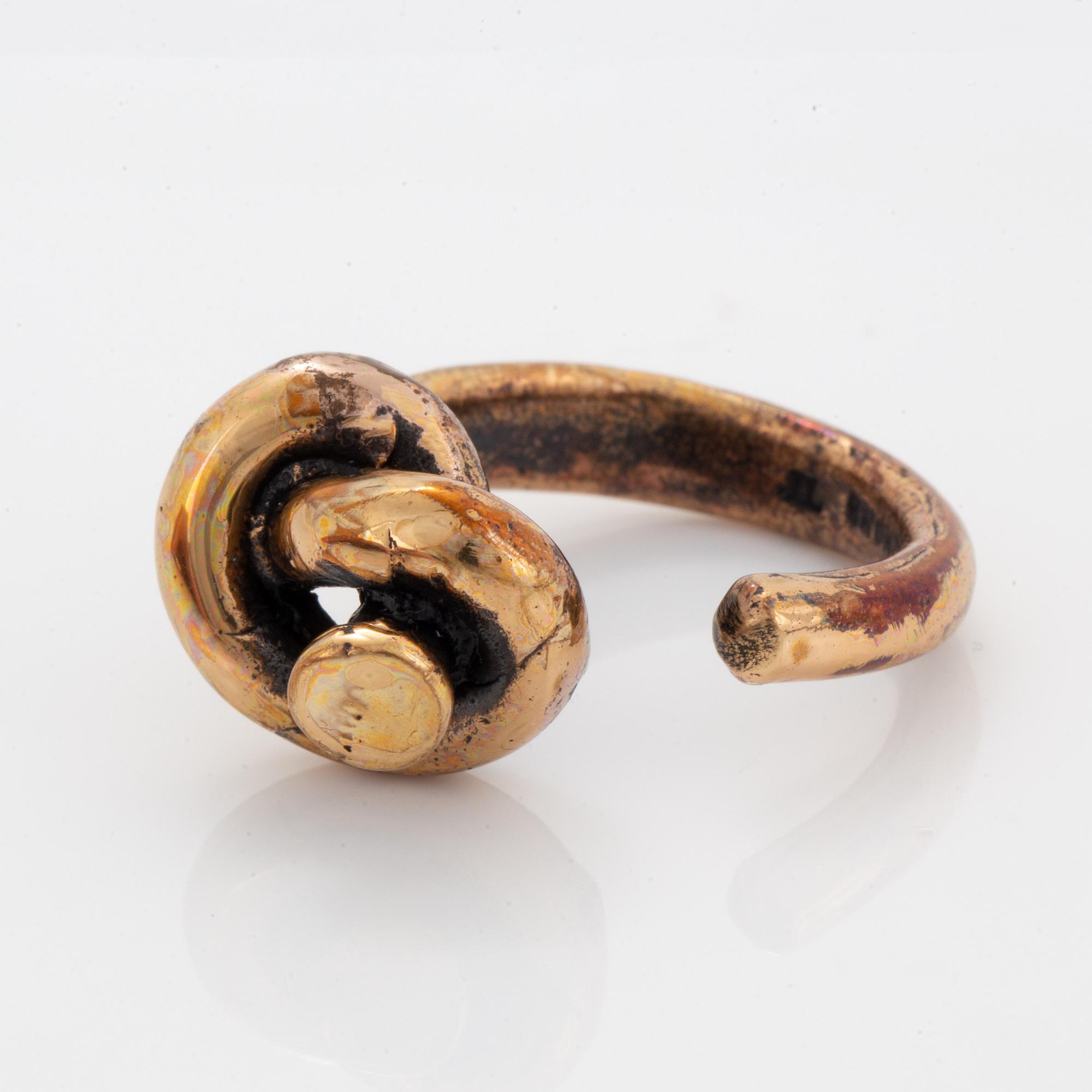 A Jorma Laine ring in bronze.