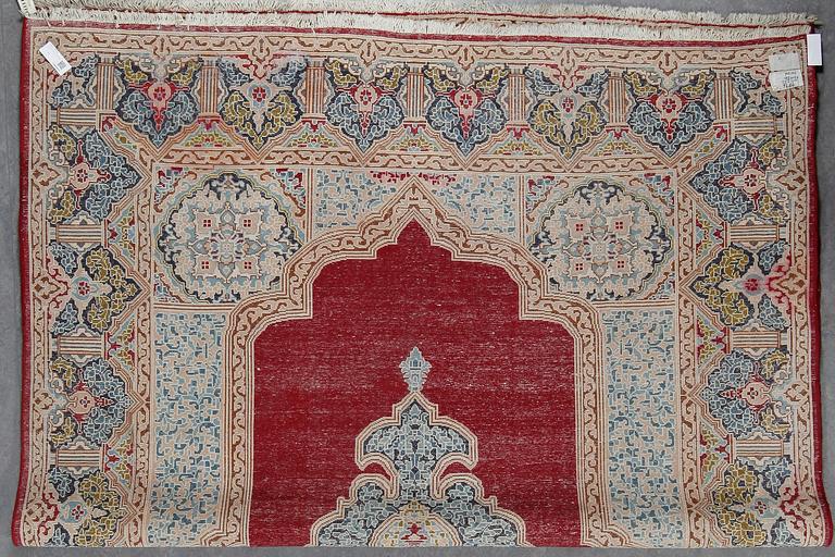 MATTA, Orientalisk, ca 338x252 cm.