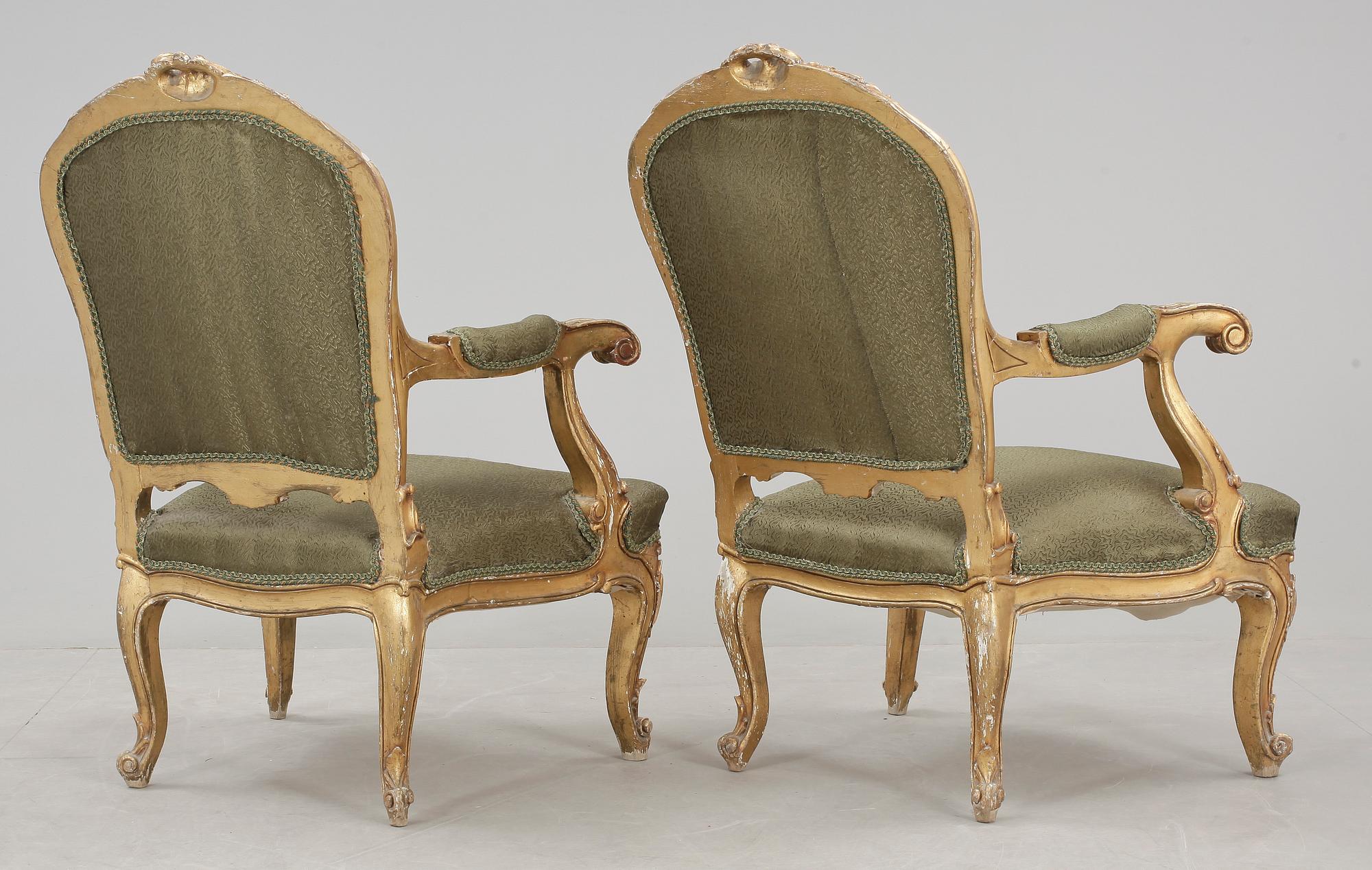 KARMSTOLAR, ett par, rokokostil 1800-tal.