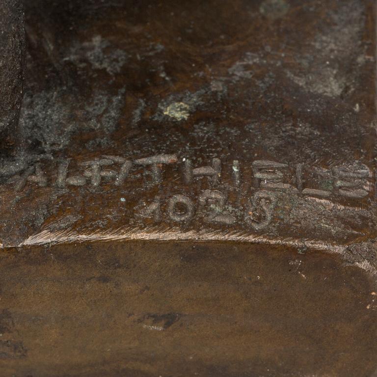 ALFRED THIELE, skulptur signerad och daterad 1928 patinerad brons.